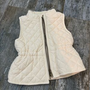 Quilted puffer vest. Creamy white
